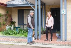 Retirement-living-neighbours-in-front-yard